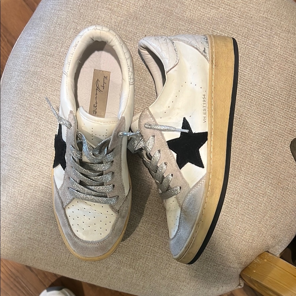 Vintage Havana White Sneakers with Black Star Accent